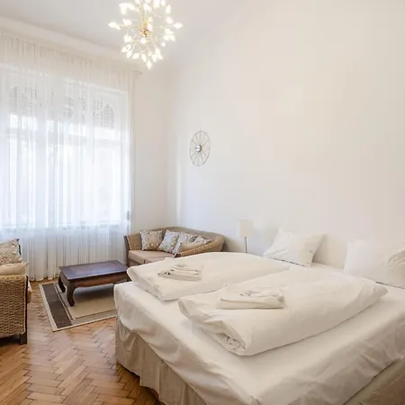 Court Crossing Apartment Budapest Exterior photo